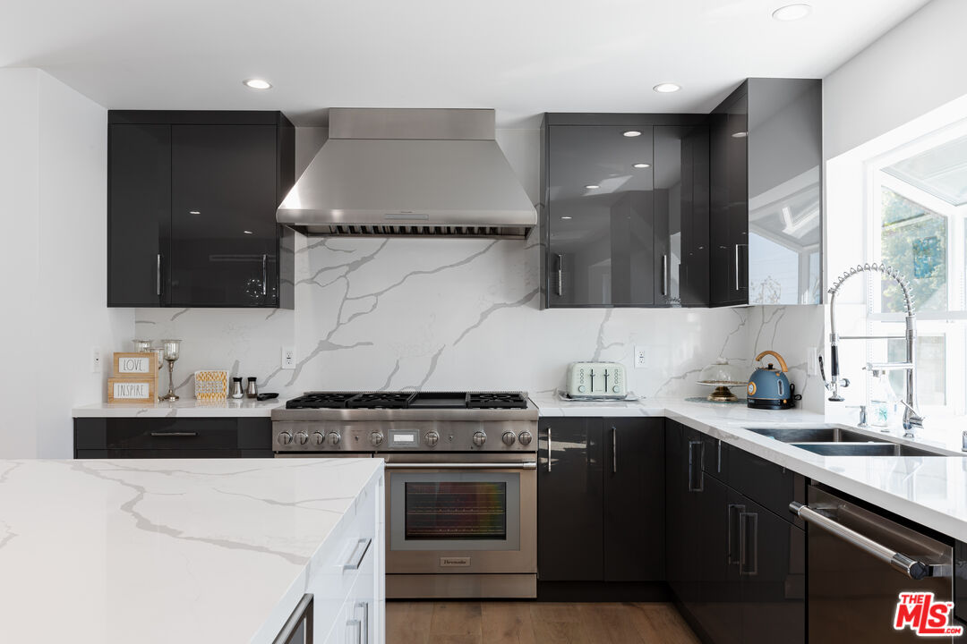 18721 Hatteras St Unit: 10