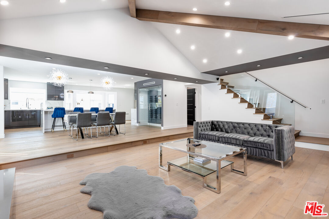 18721 Hatteras St Unit: 10