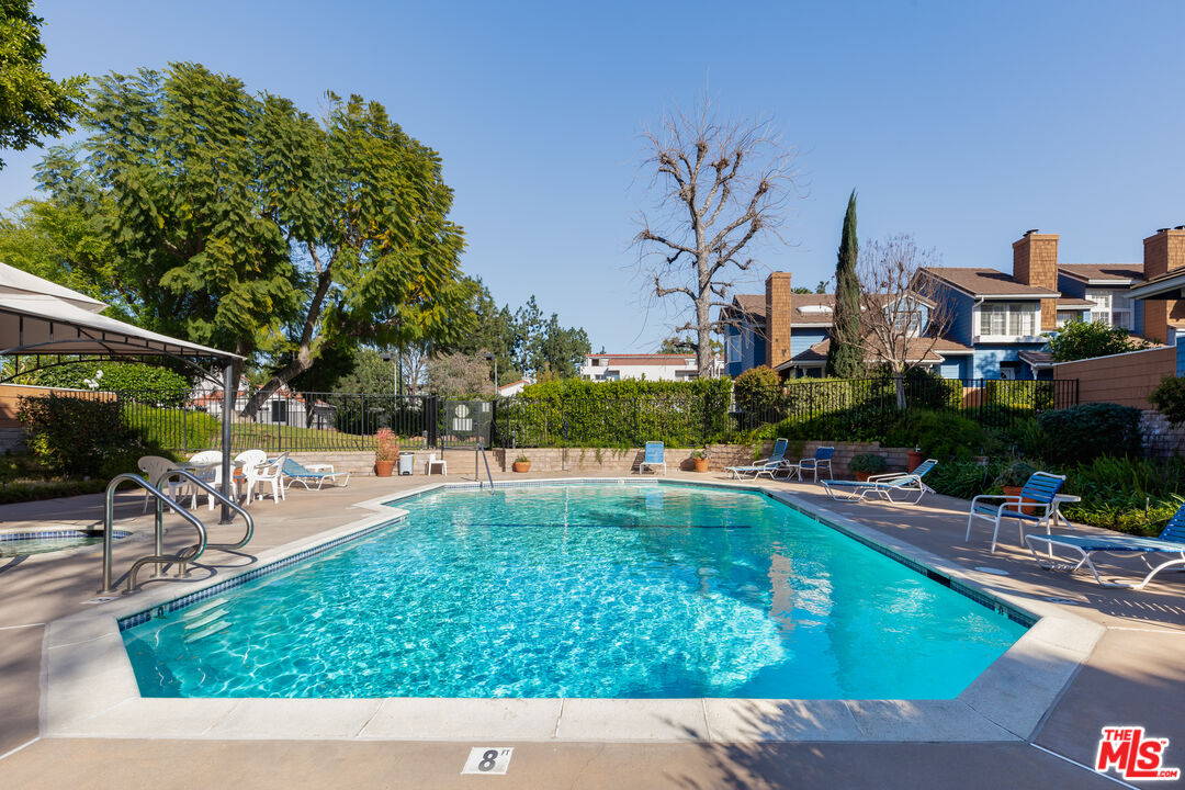 18721 Hatteras St Unit: 10