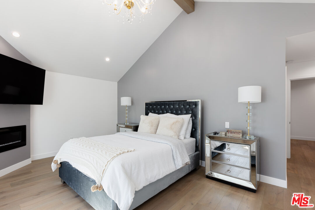 18721 Hatteras St Unit: 10