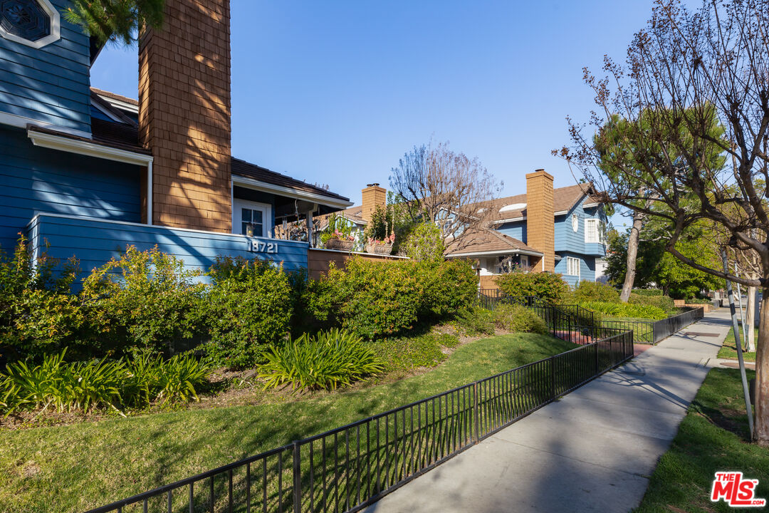 18721 Hatteras St Unit: 10