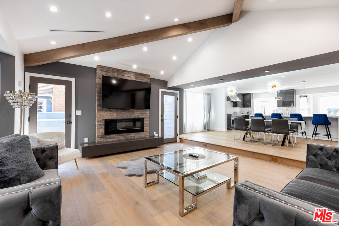 18721 Hatteras St Unit: 10