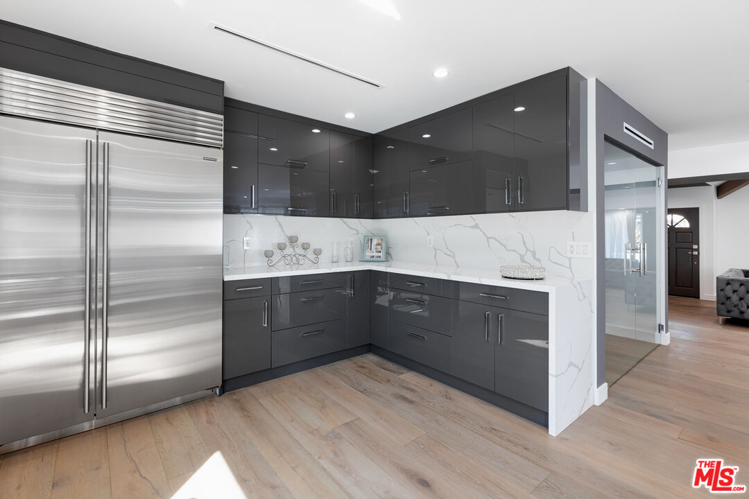 18721 Hatteras St Unit: 10