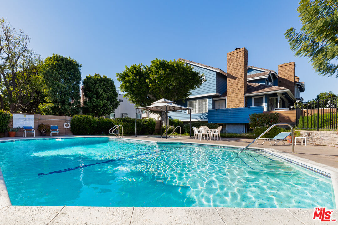 18721 Hatteras St Unit: 10