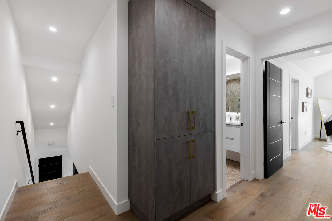 18721 Hatteras St Unit: 10