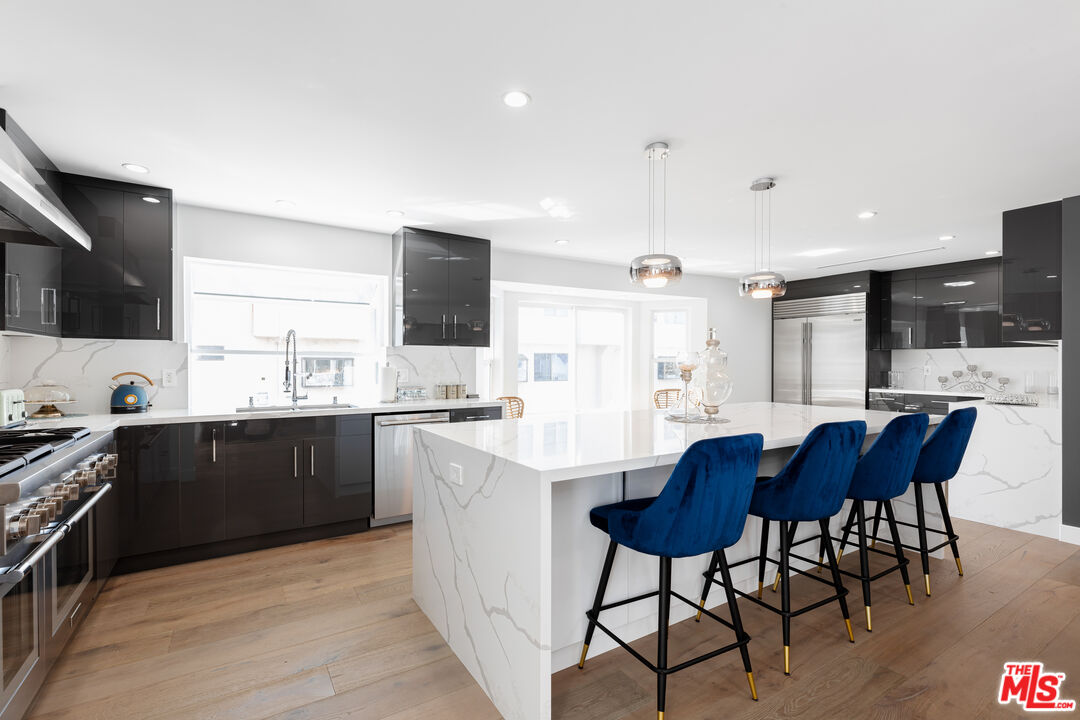 18721 Hatteras St Unit: 10