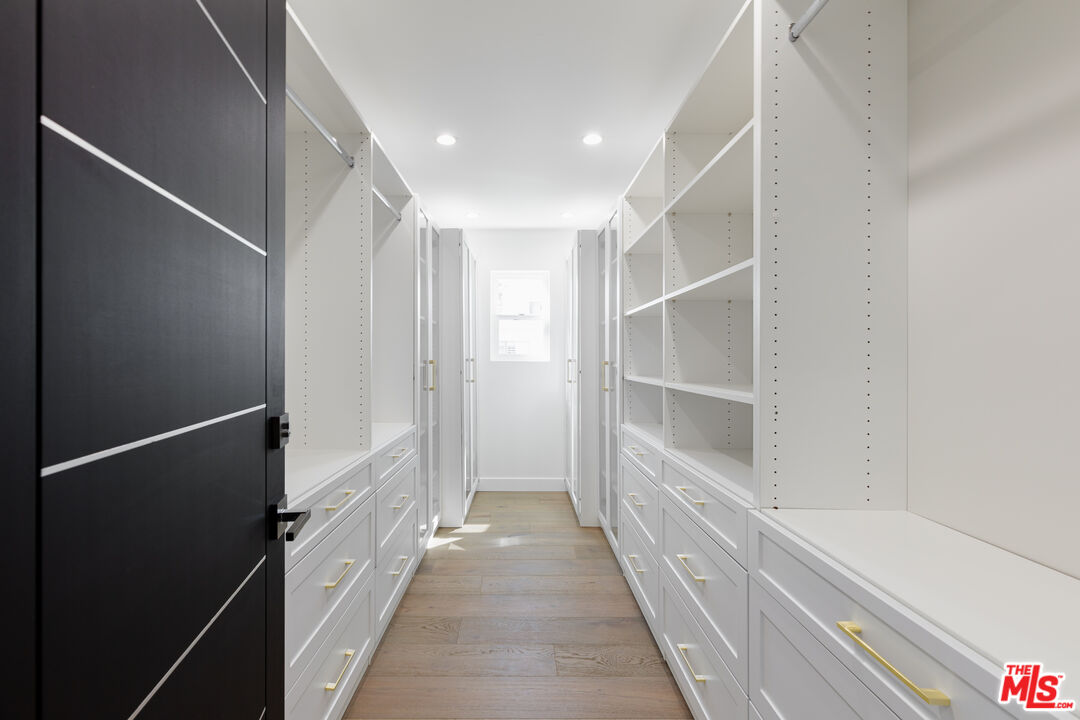 18721 Hatteras St Unit: 10