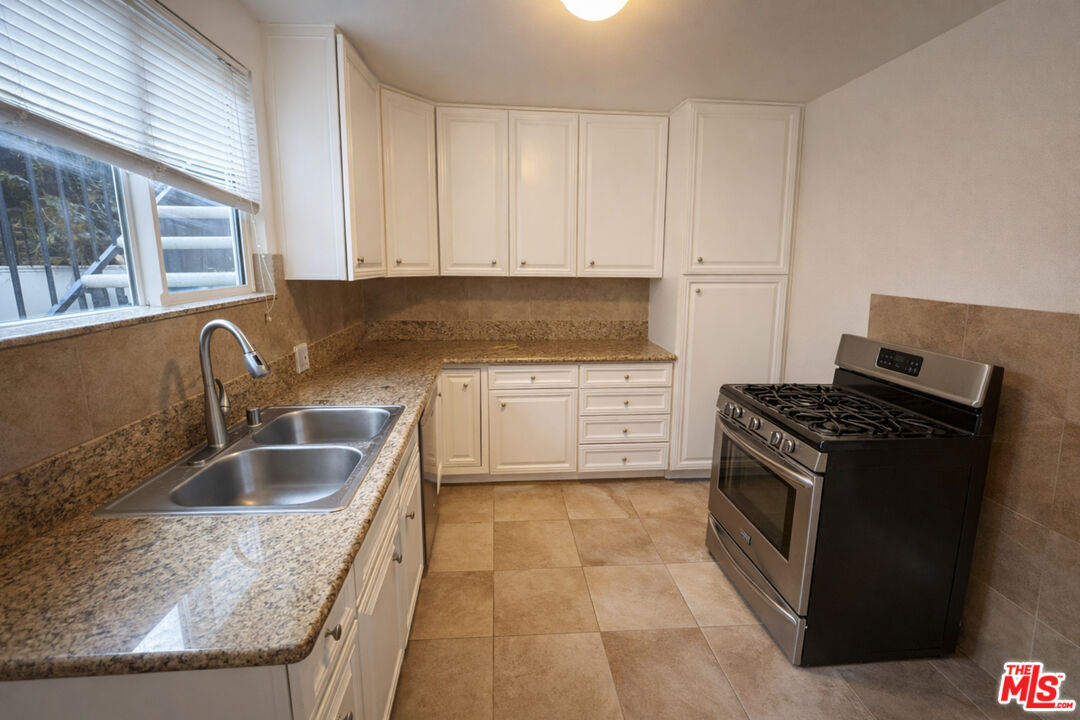 447 S Palm Dr Unit: 3