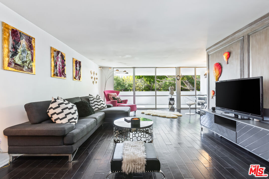 848 N Kings Rd Unit: 102