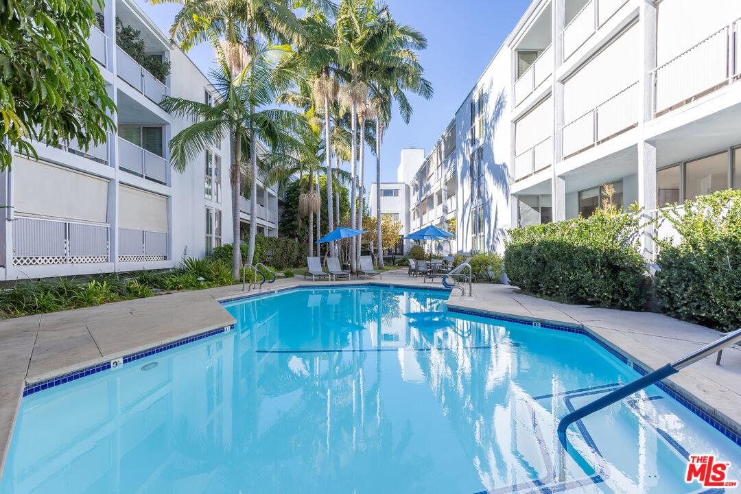 848 N Kings Rd Unit: 102