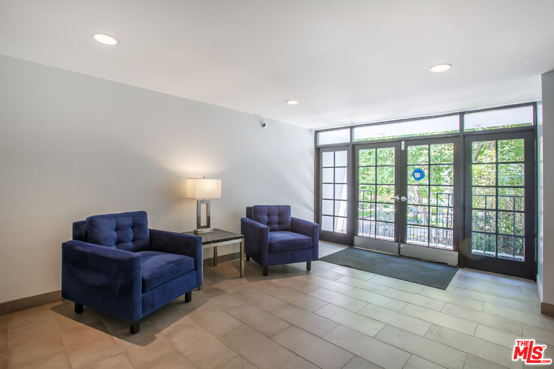 848 N Kings Rd Unit: 102