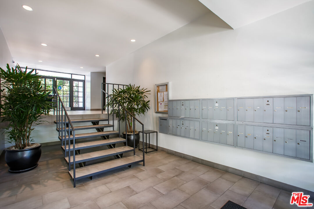 848 N Kings Rd Unit: 102