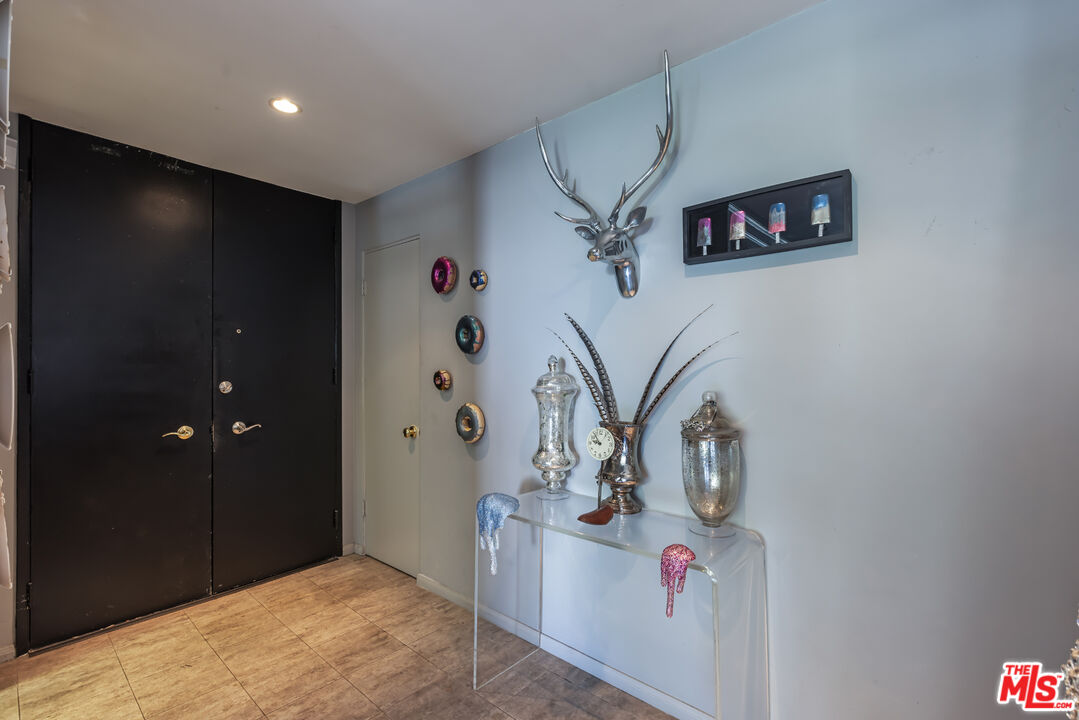 848 N Kings Rd Unit: 102