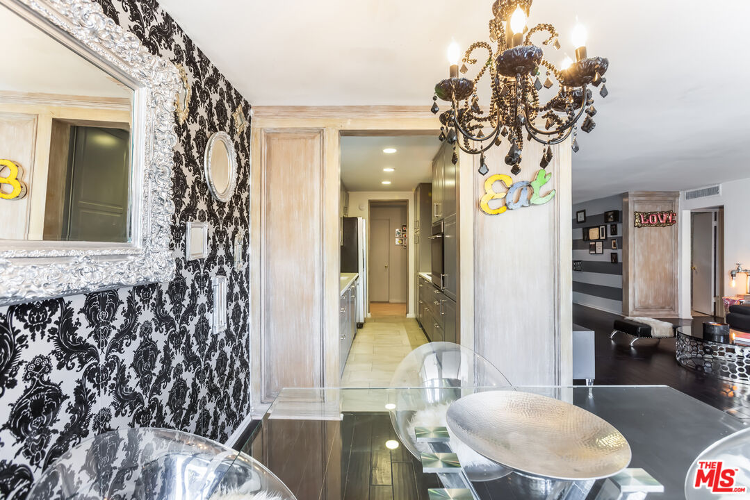 848 N Kings Rd Unit: 102