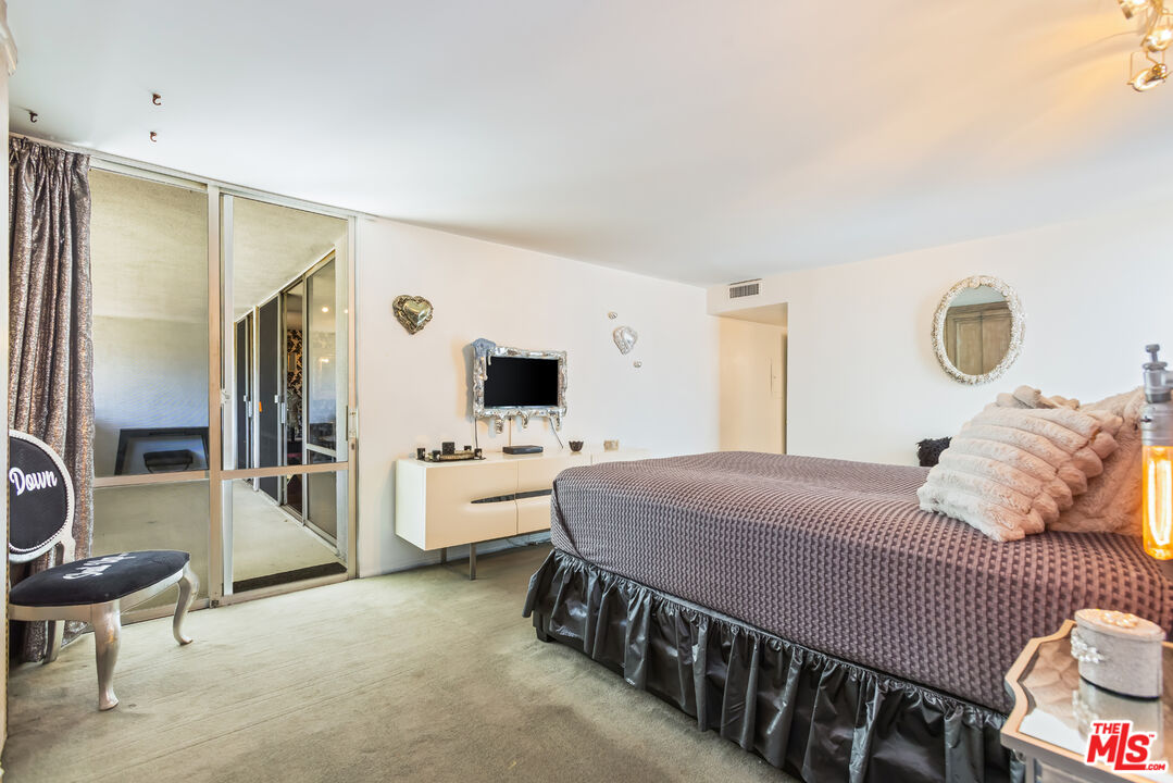 848 N Kings Rd Unit: 102