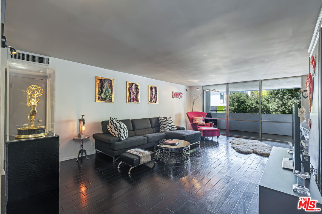 848 N Kings Rd Unit: 102