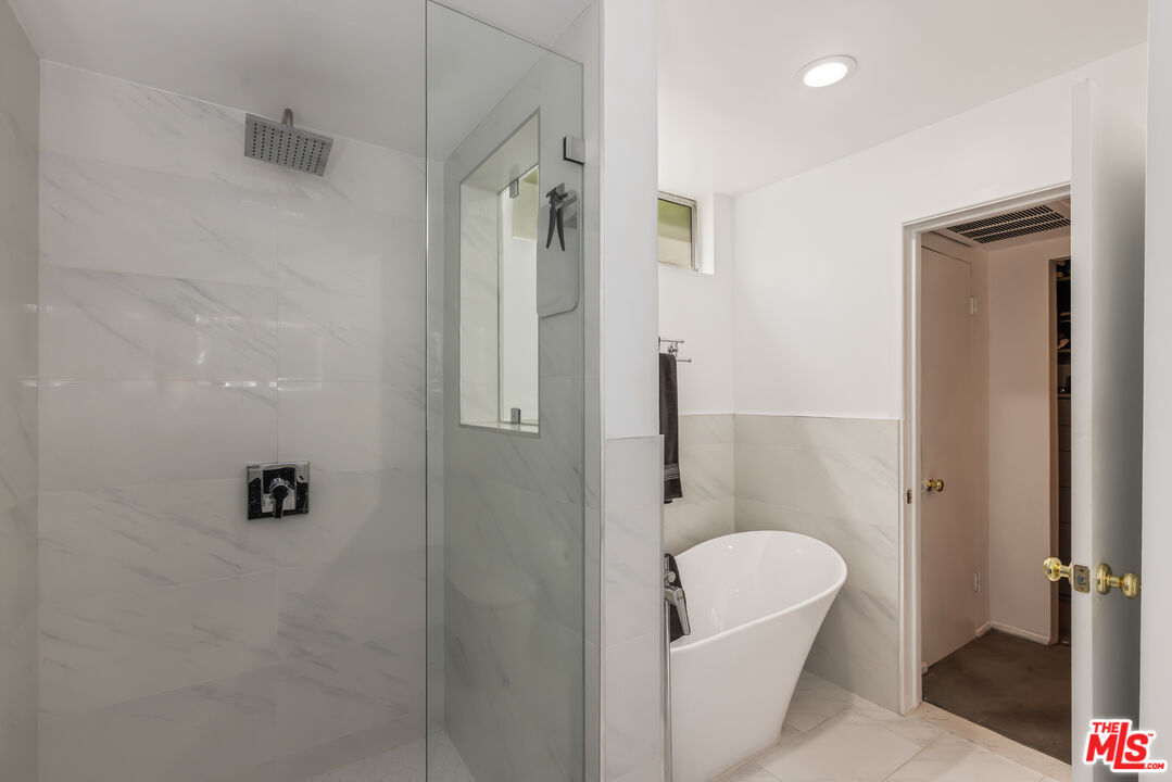 848 N Kings Rd Unit: 102