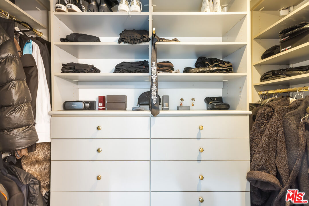 848 N Kings Rd Unit: 102