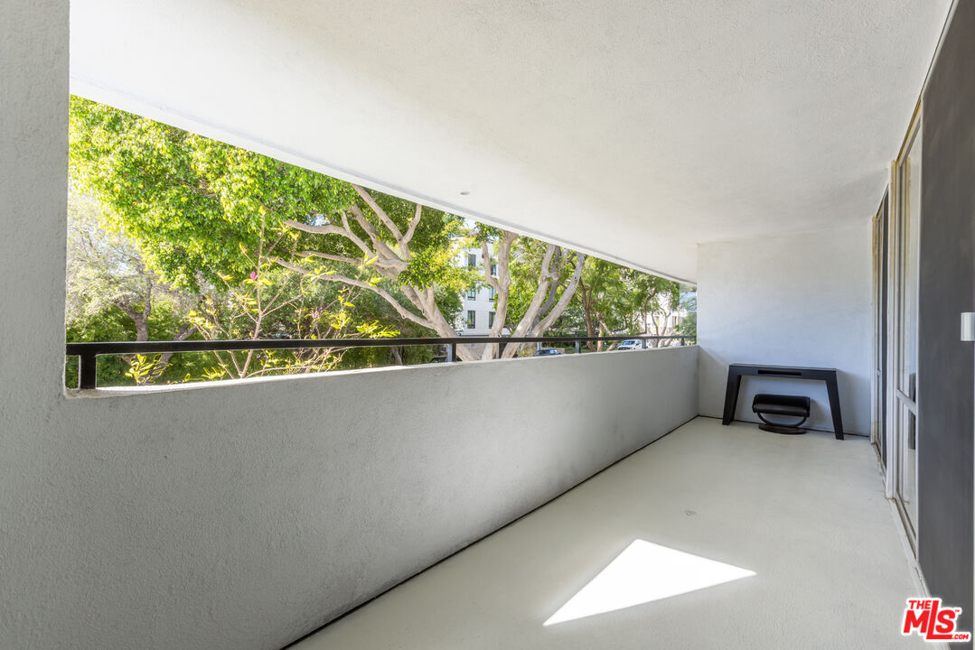 848 N Kings Rd Unit: 102