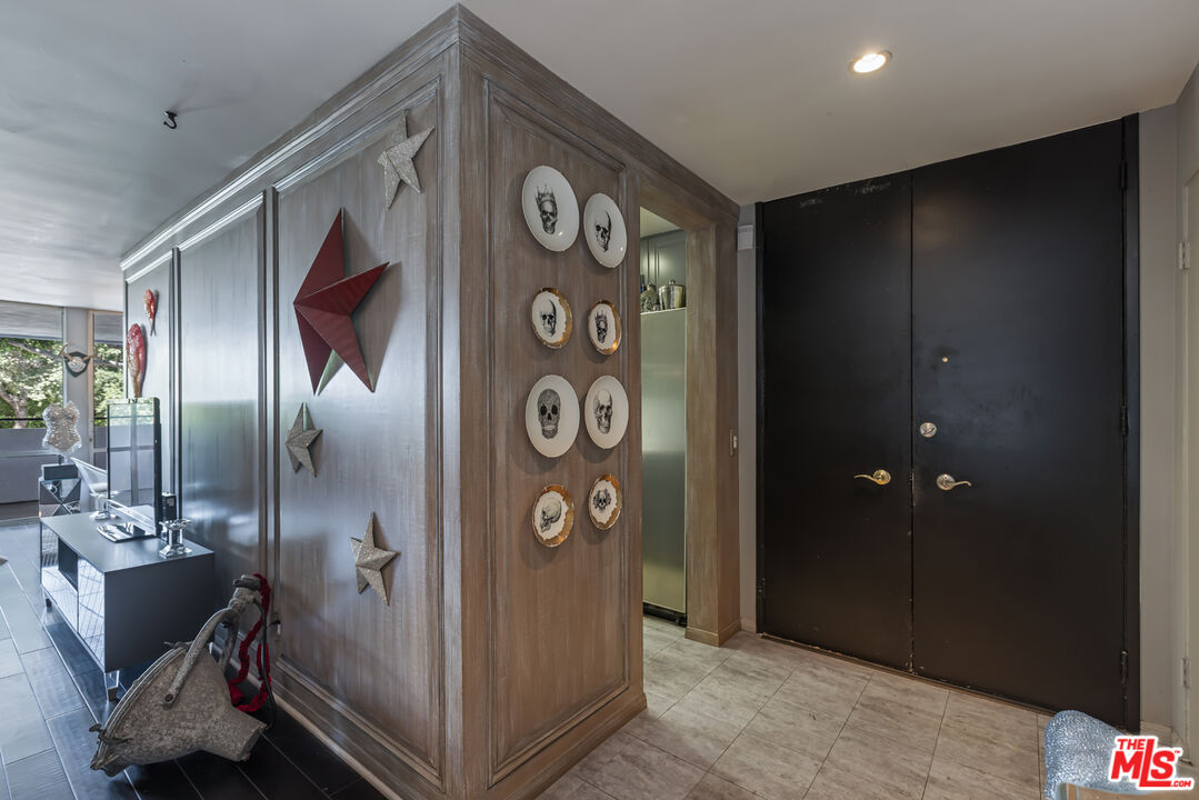 848 N Kings Rd Unit: 102