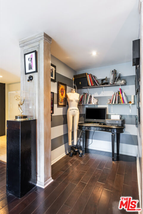 848 N Kings Rd Unit: 102