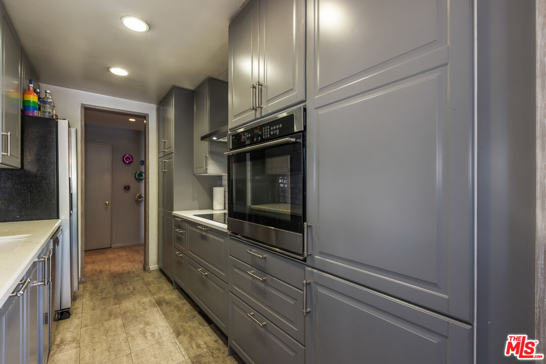 848 N Kings Rd Unit: 102