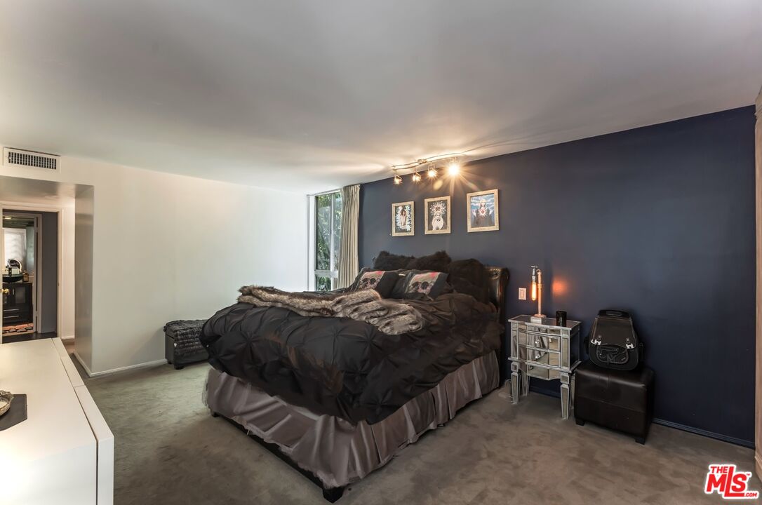 848 N Kings Rd Unit: 102