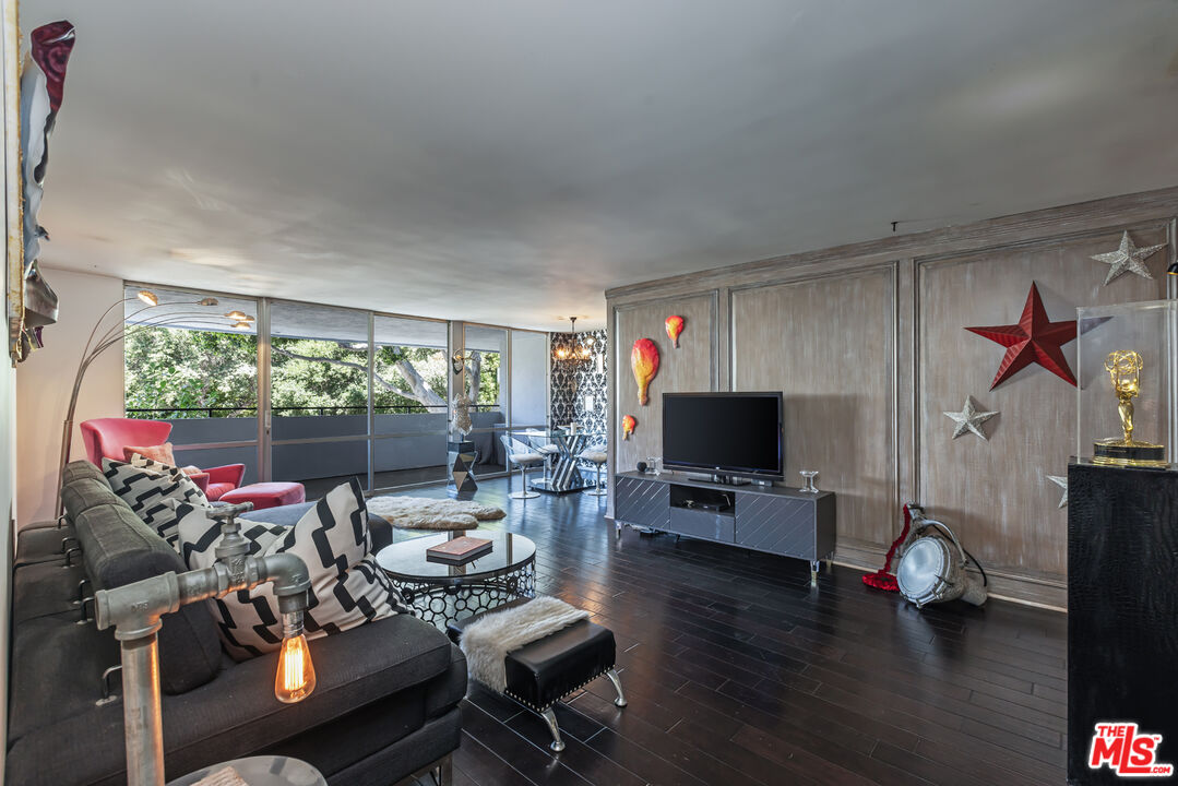 848 N Kings Rd Unit: 102