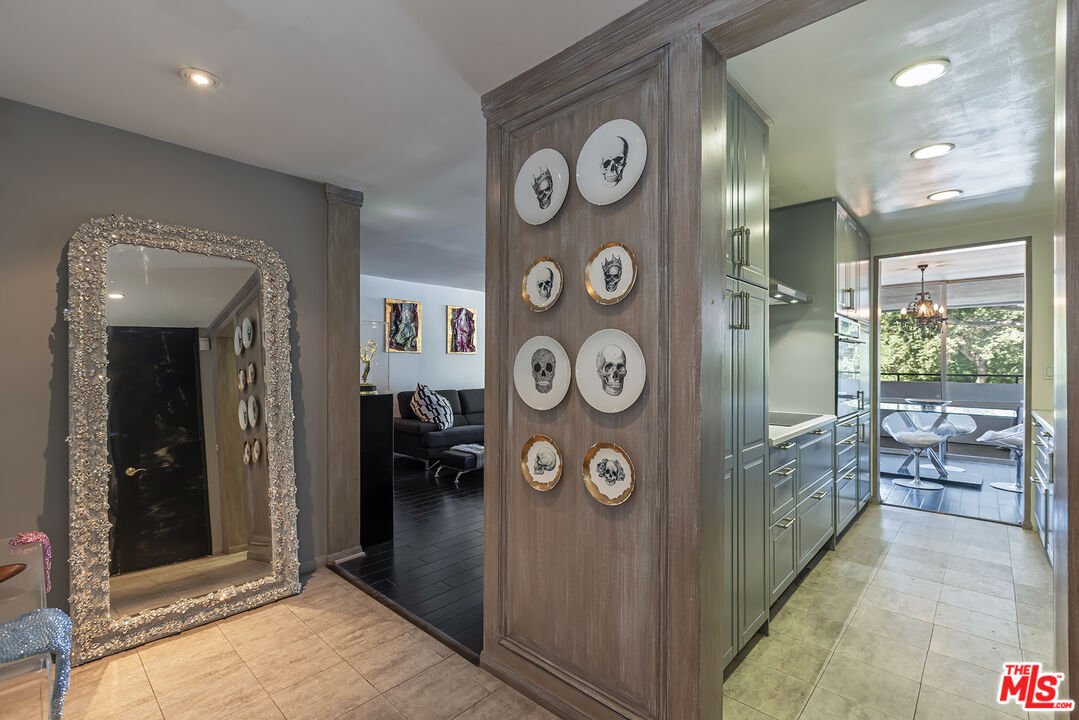 848 N Kings Rd Unit: 102