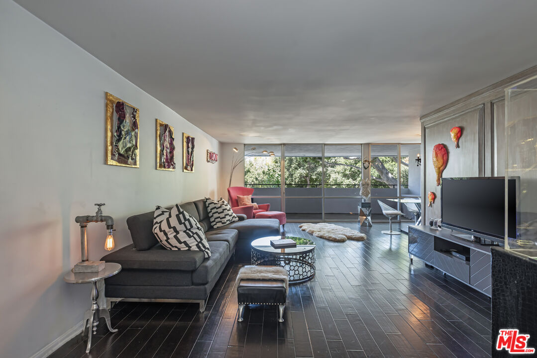 848 N Kings Rd Unit: 102