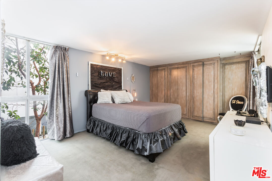 848 N Kings Rd Unit: 102