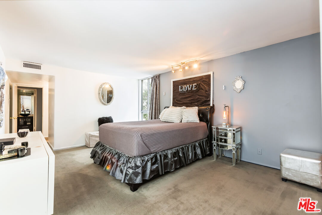 848 N Kings Rd Unit: 102