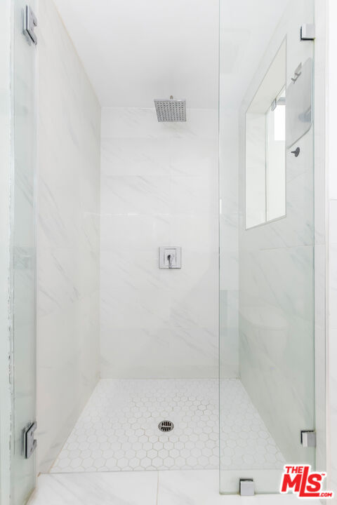 848 N Kings Rd Unit: 102