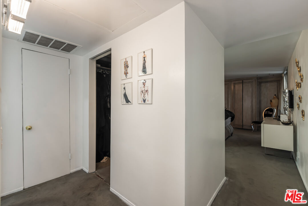 848 N Kings Rd Unit: 102