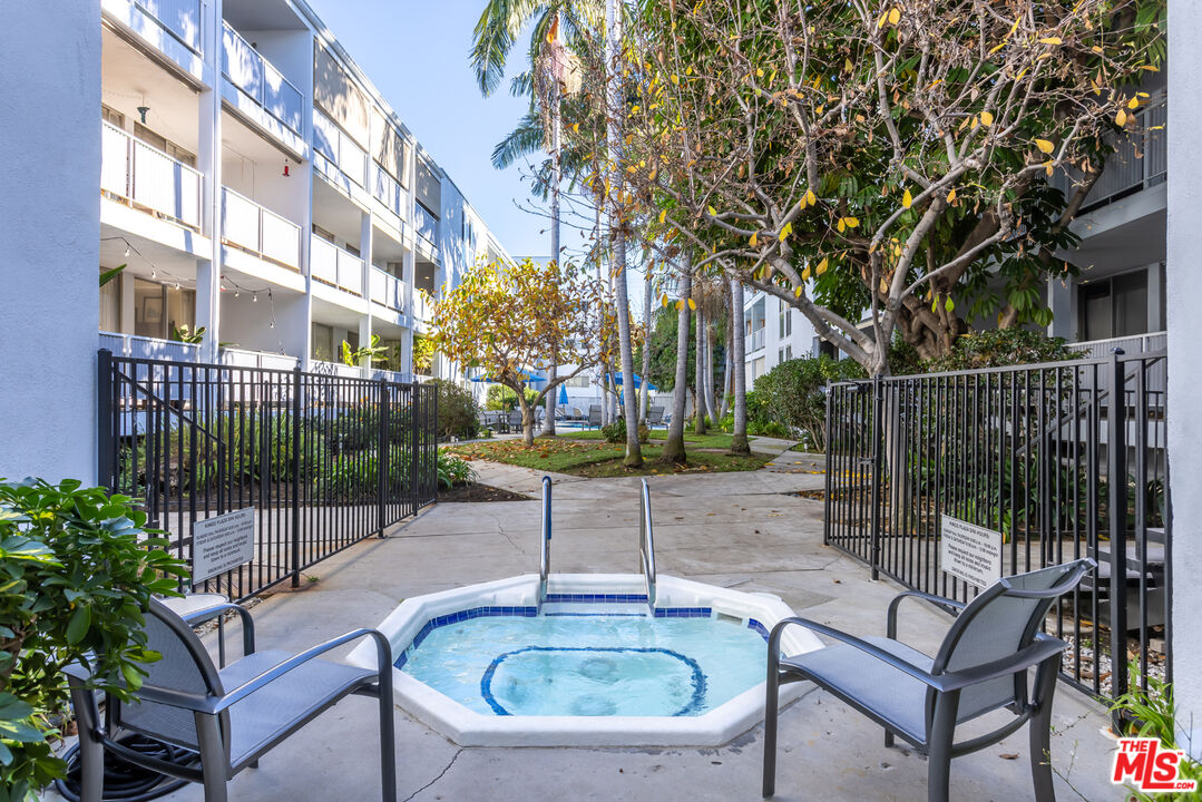 848 N Kings Rd Unit: 102