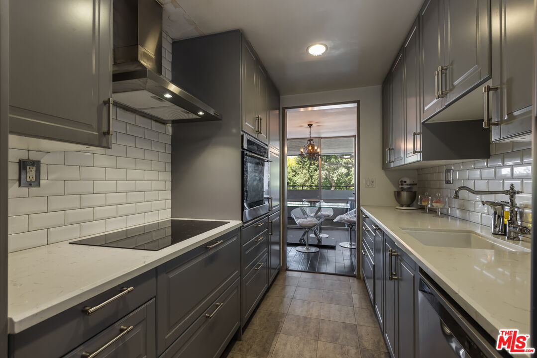 848 N Kings Rd Unit: 102