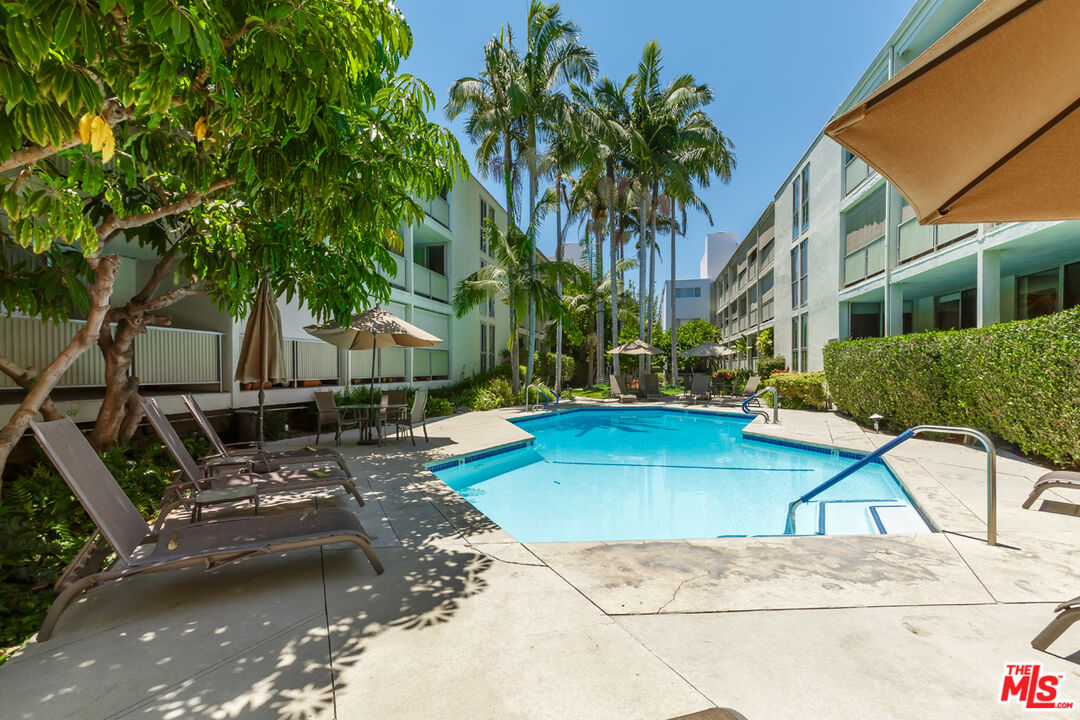 848 N Kings Rd Unit: 102