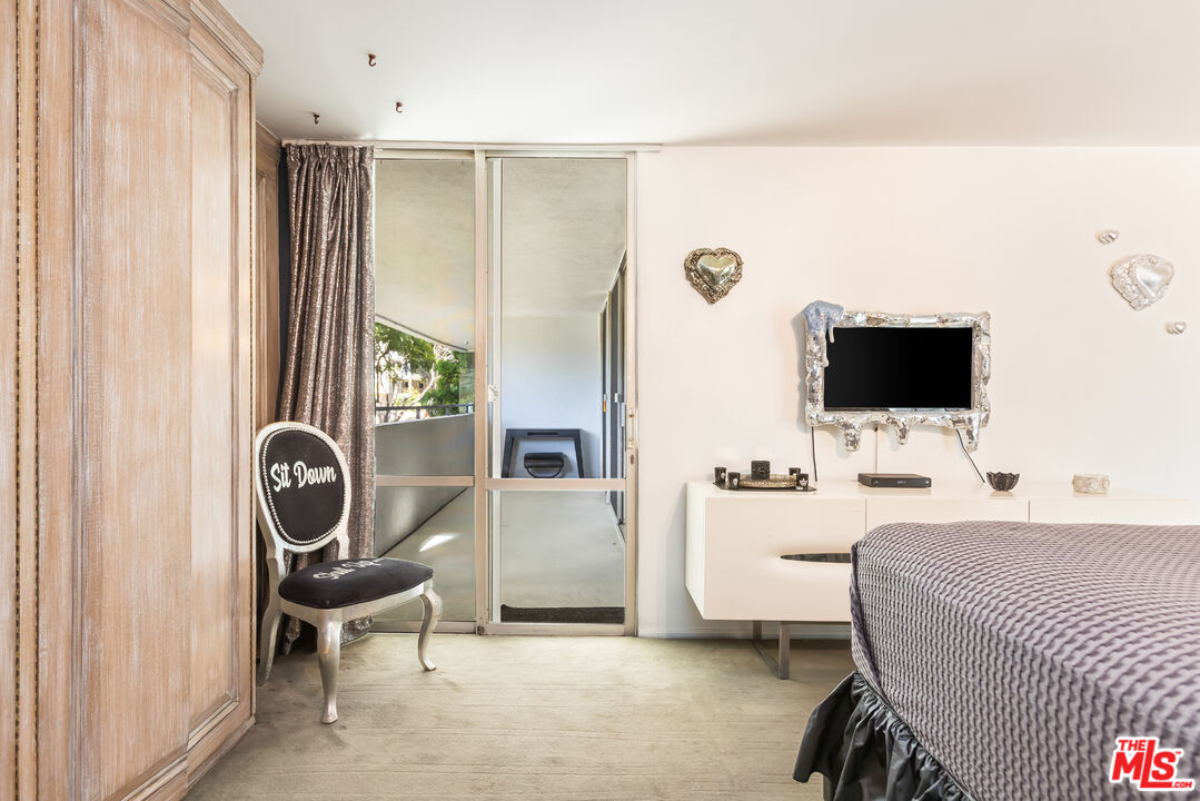 848 N Kings Rd Unit: 102