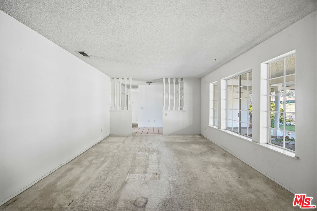 25945 Fran Lou Dr