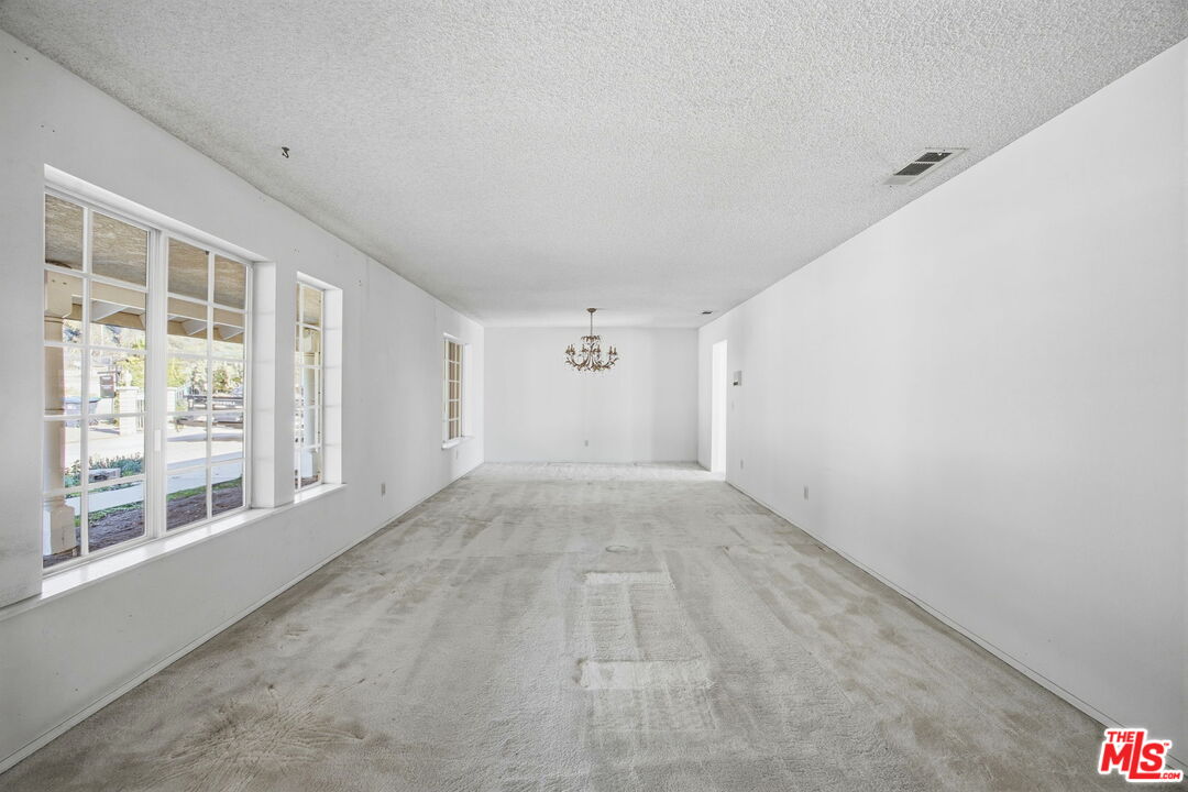 25945 Fran Lou Dr