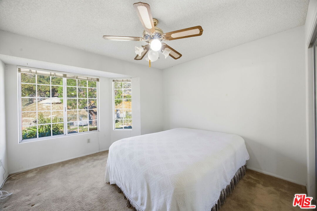 25945 Fran Lou Dr