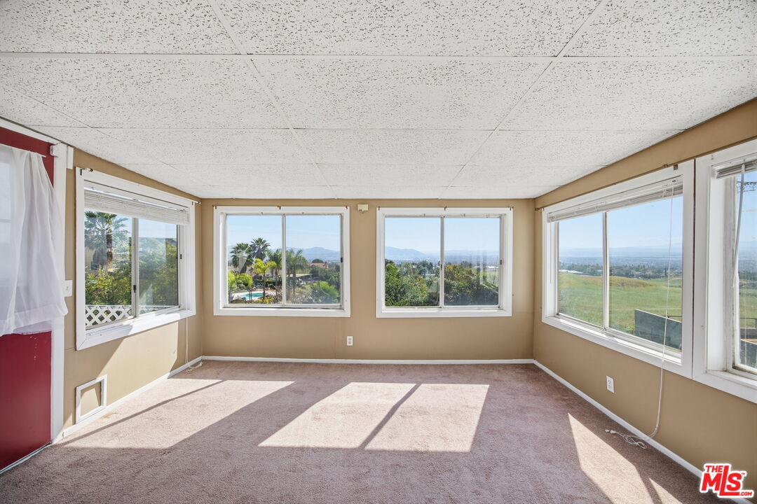 25945 Fran Lou Dr