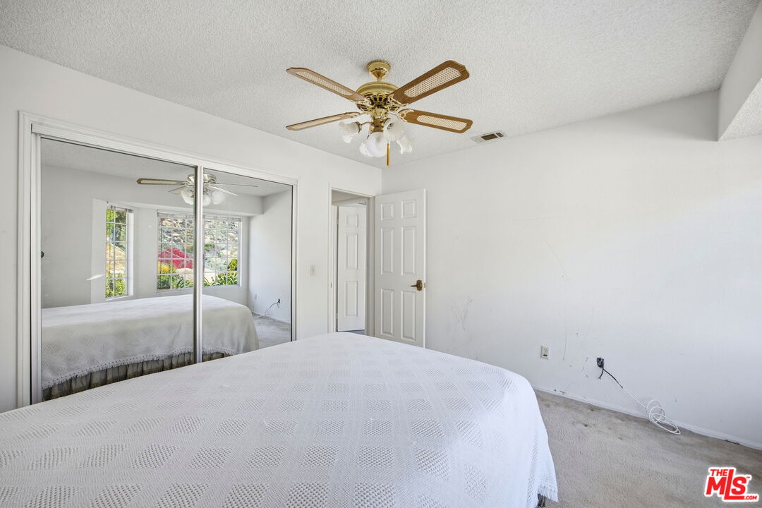 25945 Fran Lou Dr