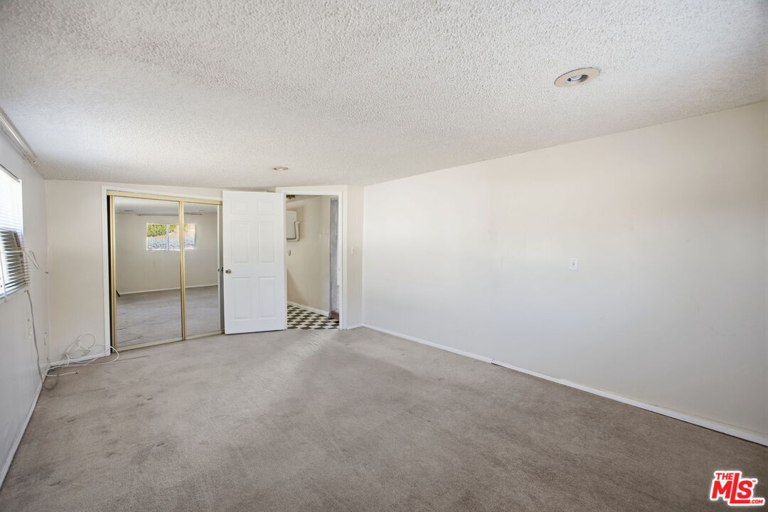 25945 Fran Lou Dr