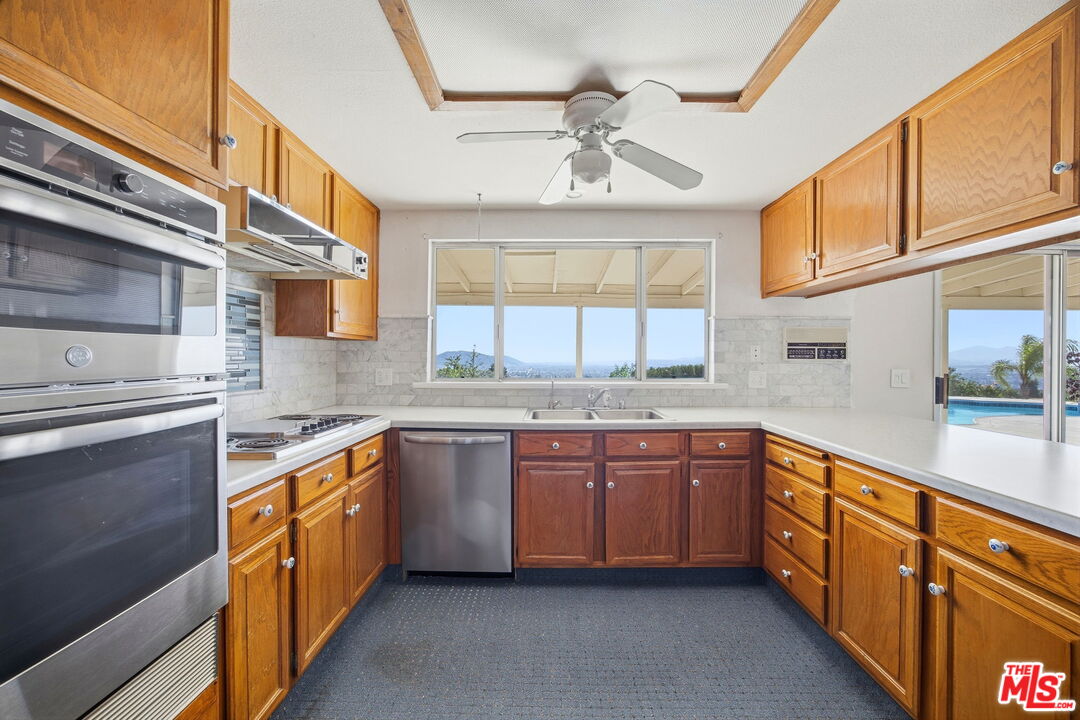 25945 Fran Lou Dr
