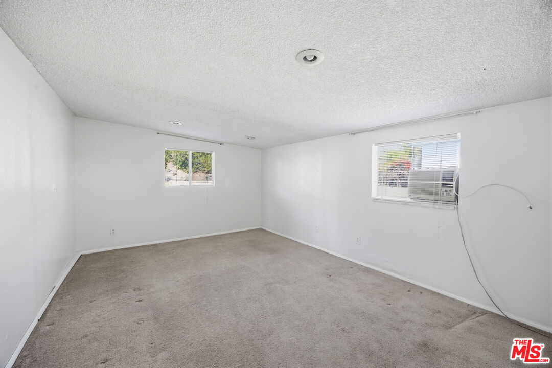 25945 Fran Lou Dr