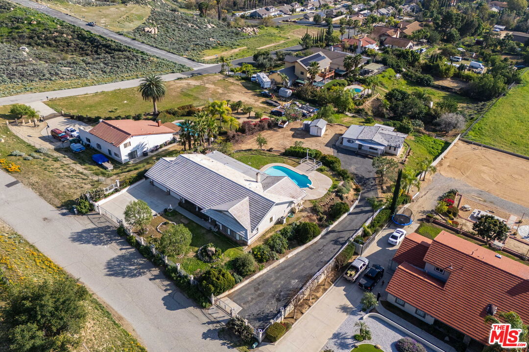 25945 Fran Lou Dr