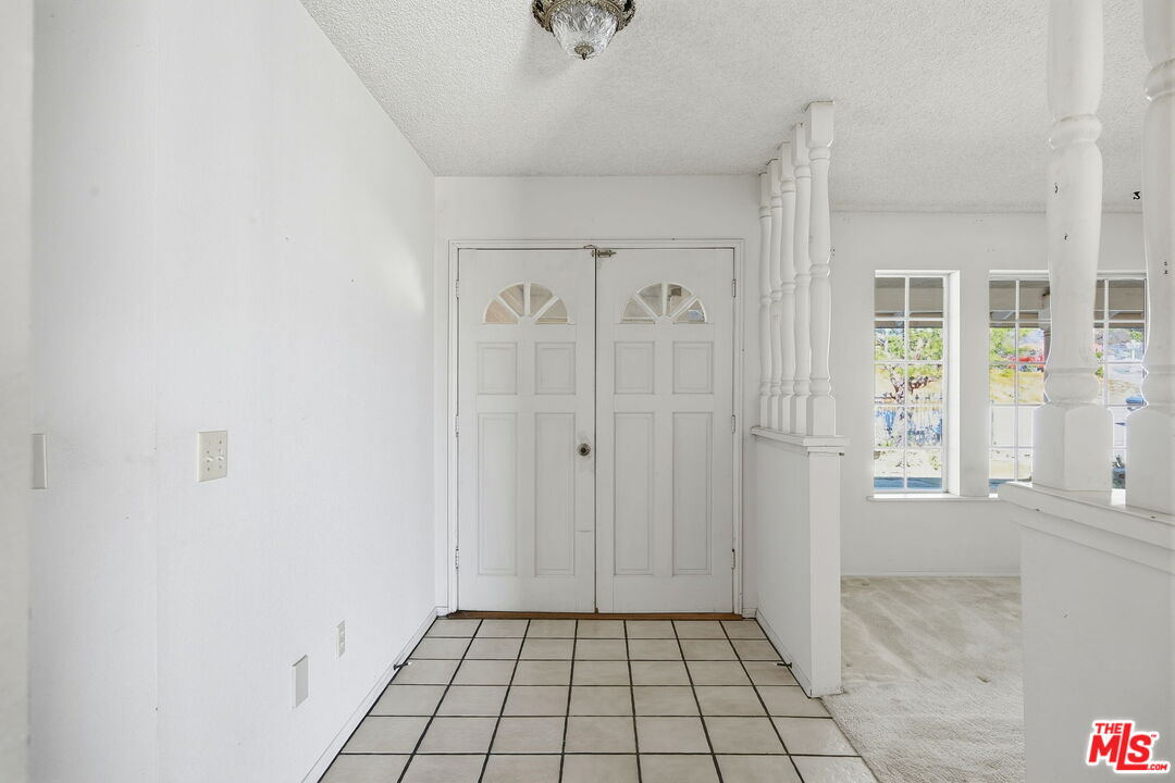 25945 Fran Lou Dr