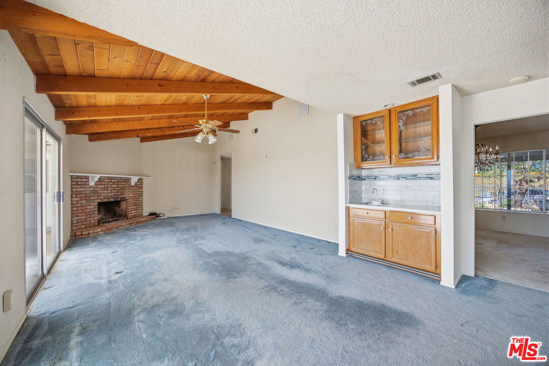 25945 Fran Lou Dr