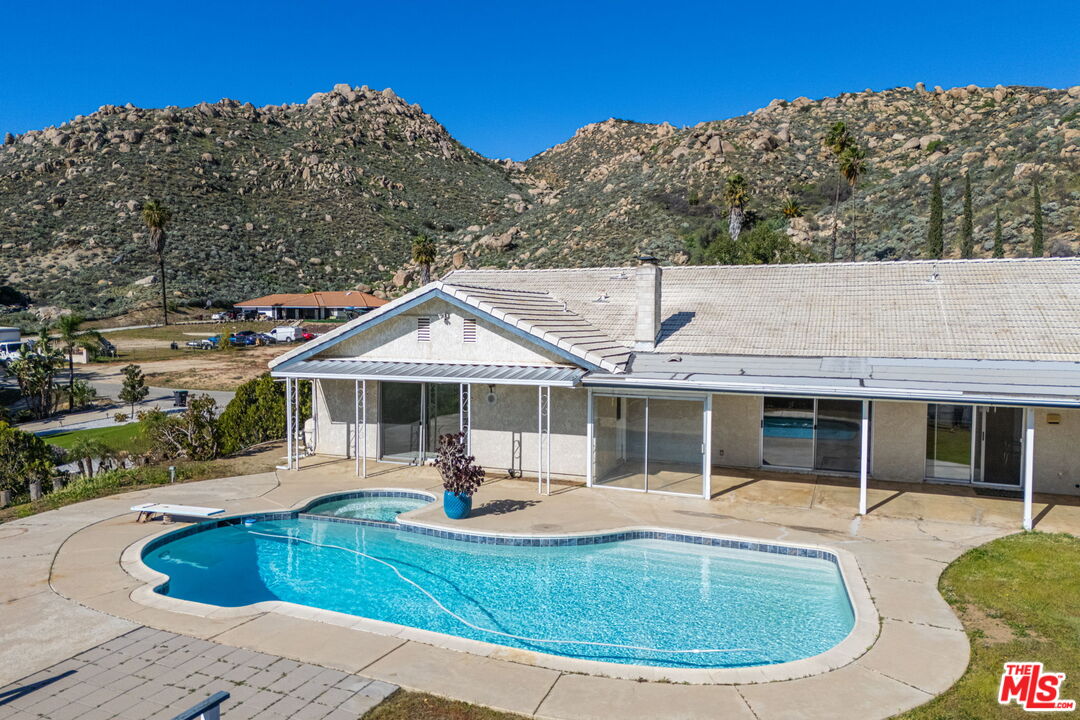 25945 Fran Lou Dr